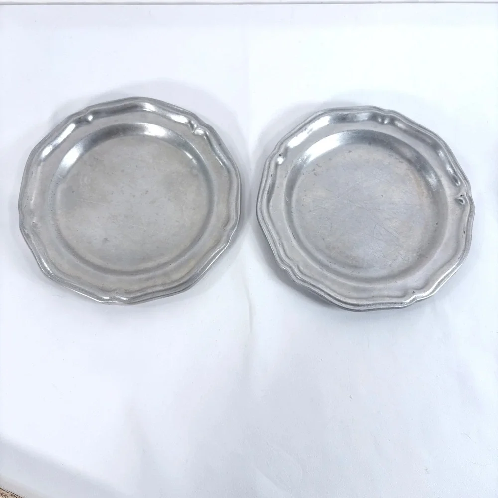 Wilton Armetale Plates Silver Queen Anne Scalloped 7 Inch Bread Butter Set of 2